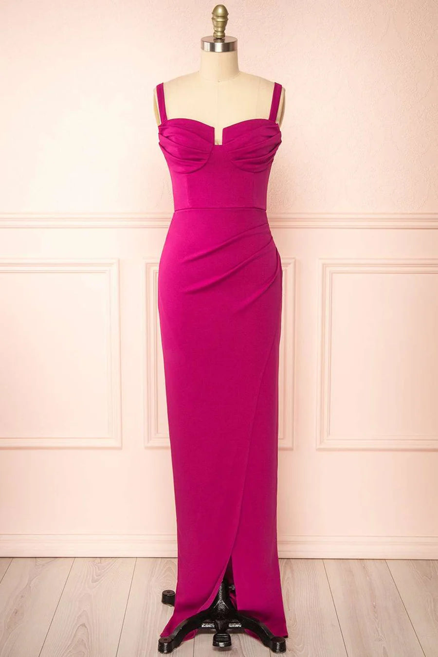 Vestido de fiesta con escote cuadrado, mangas descubiertas, corsé, tirantes y abertura